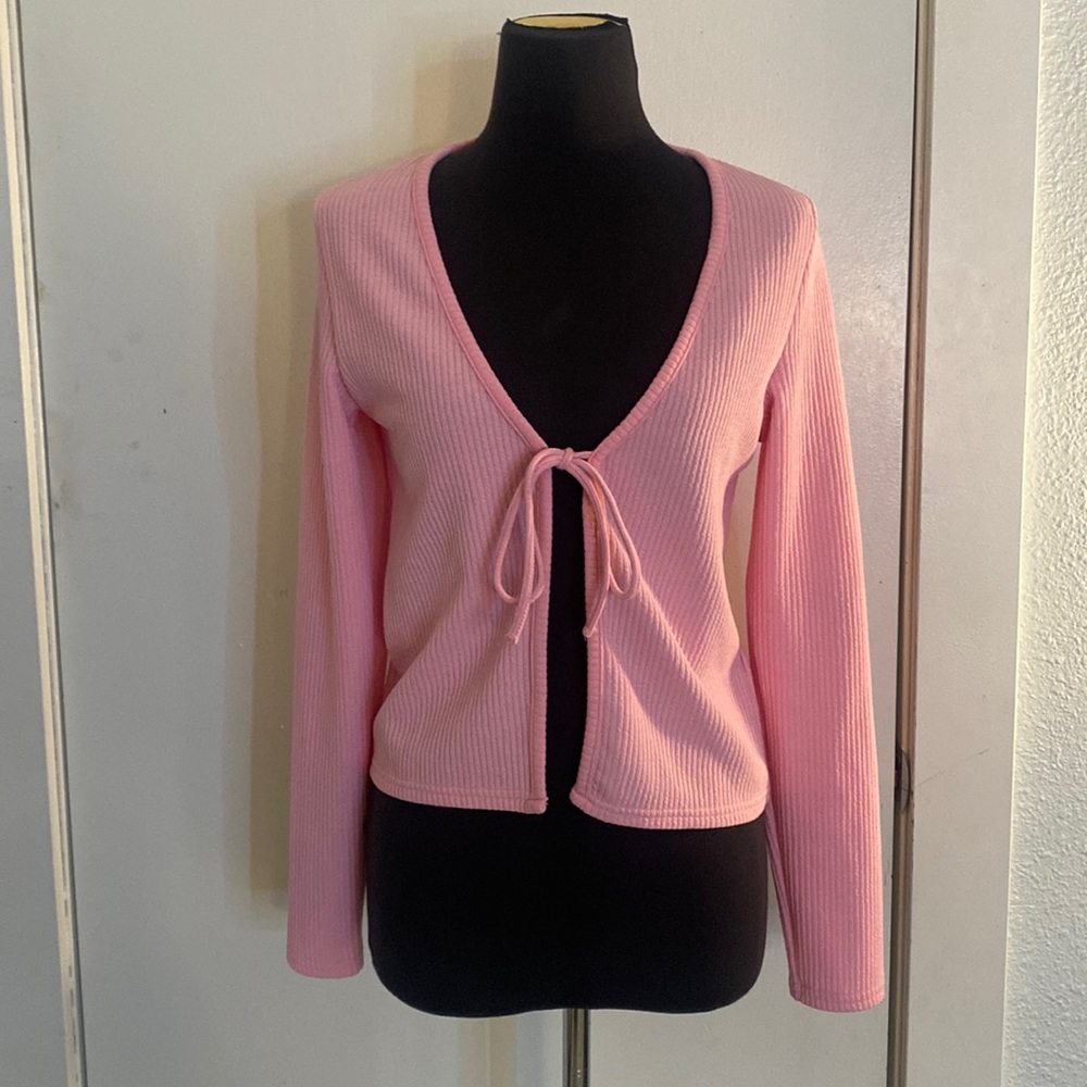 H&M y2k style cardigan. Beautiful bright pink cardigan with tie in the middle!